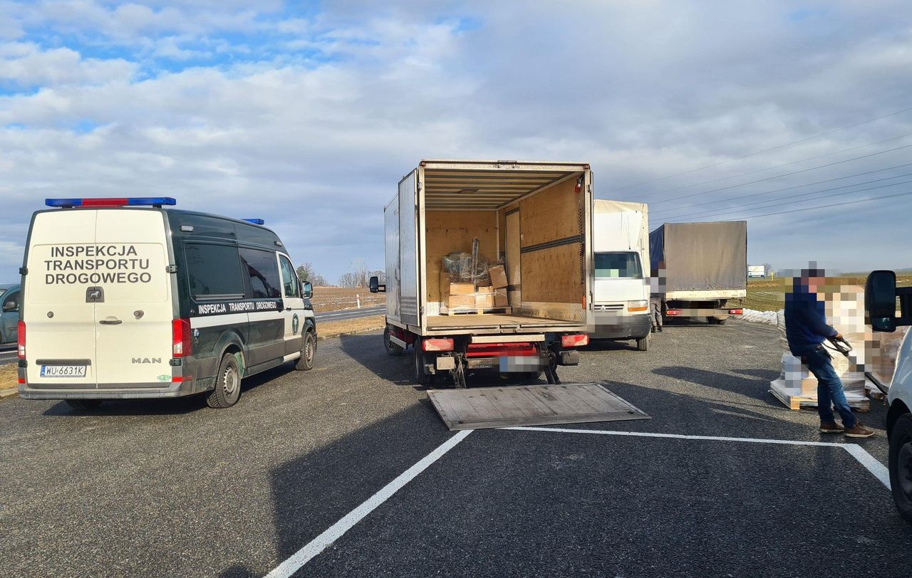Rewolucja w branży transportowej. Kolejna grupa aut z tachografami