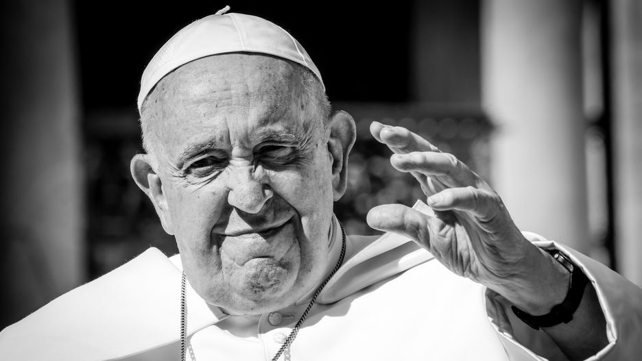 Pope Francis Delivers His Weekly Audience At The Vatican
VATICAN CITY, VATICAN - MARCH 15: (EDITORS NOTE: This image has been converted to black and white) Pope Francis waves to the faithful as he leaves St. Peter's Square at the end of his weekly general audience on March 15, 2023 in Vatican City, Vatican. The thought of the Holy Father turned, as always, to Ukraine, a country that has been in his prayers at almost every General Audience since the outbreak of war. This week, his appeal contained a special request to the warring parties, asking them to "respect religious sites." (Photo by Franco Origlia/Getty Images)
Franco Origlia