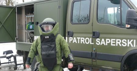Kamienna Góra. Niewybuch na klatce schodowej. Może razić na 300 metrów