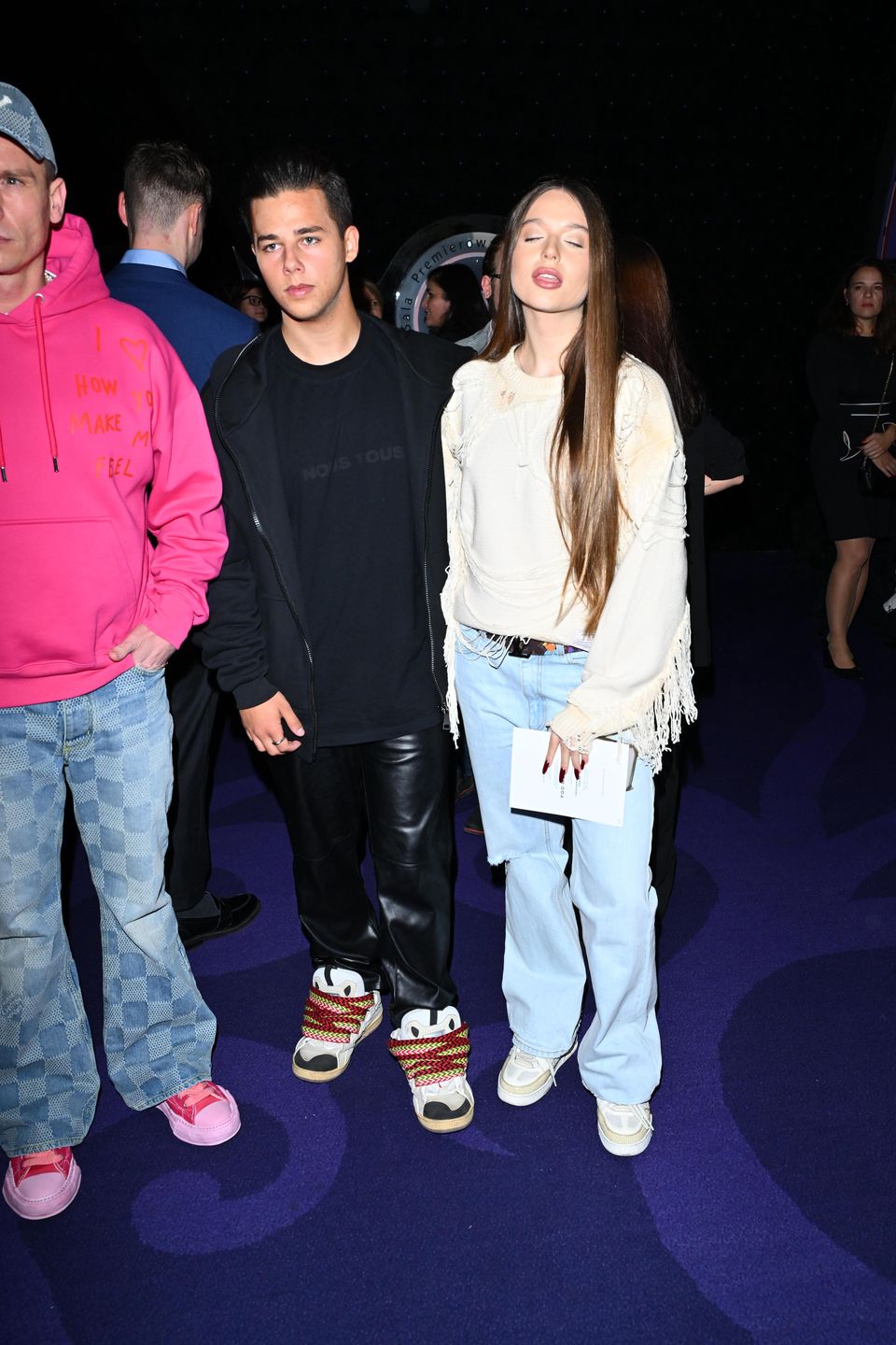 Allan Krupa z dziewczyną i "teściami" na premierze filmowej