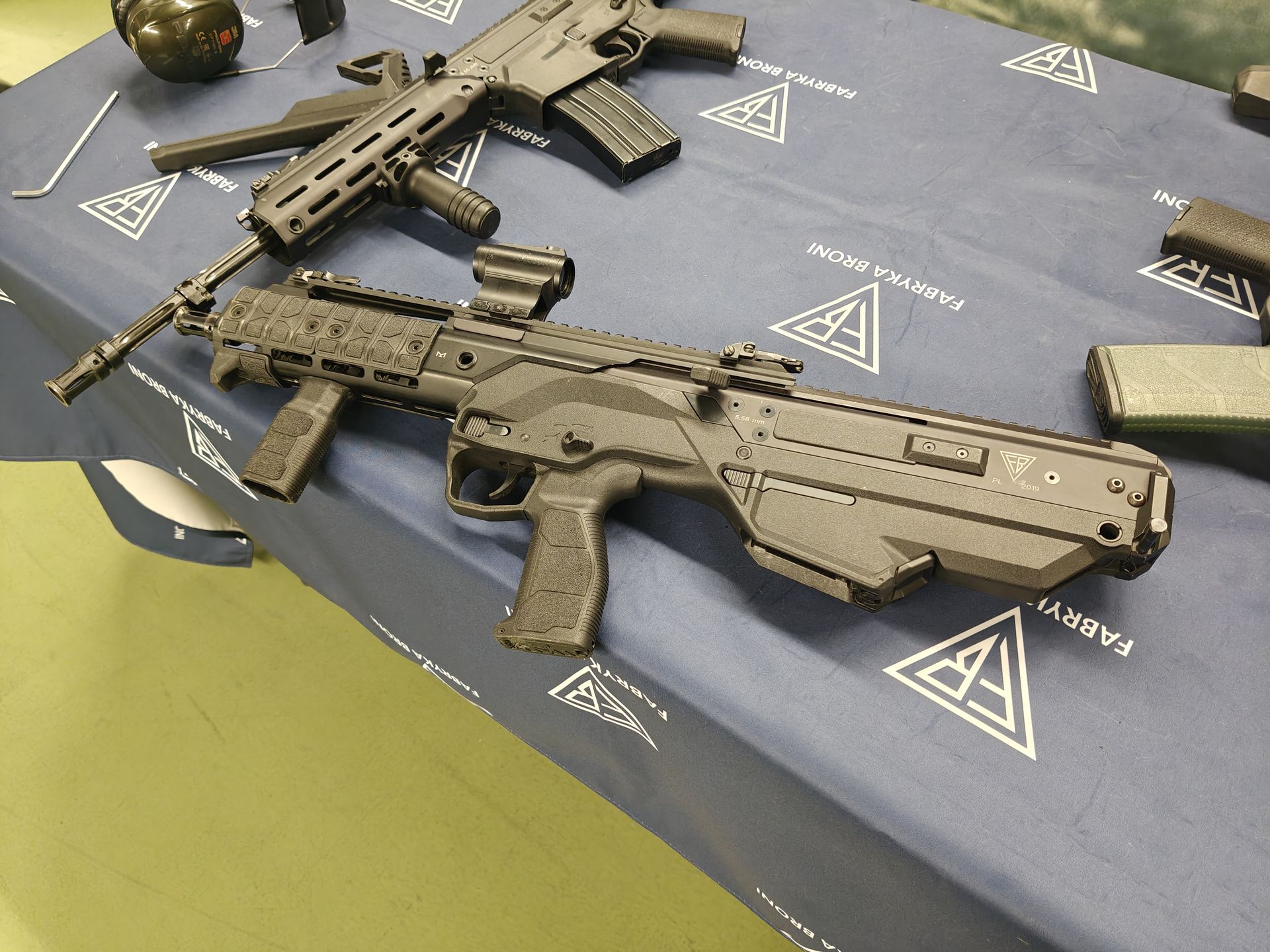 Karabinek Grot w wersji bezkolbowej.