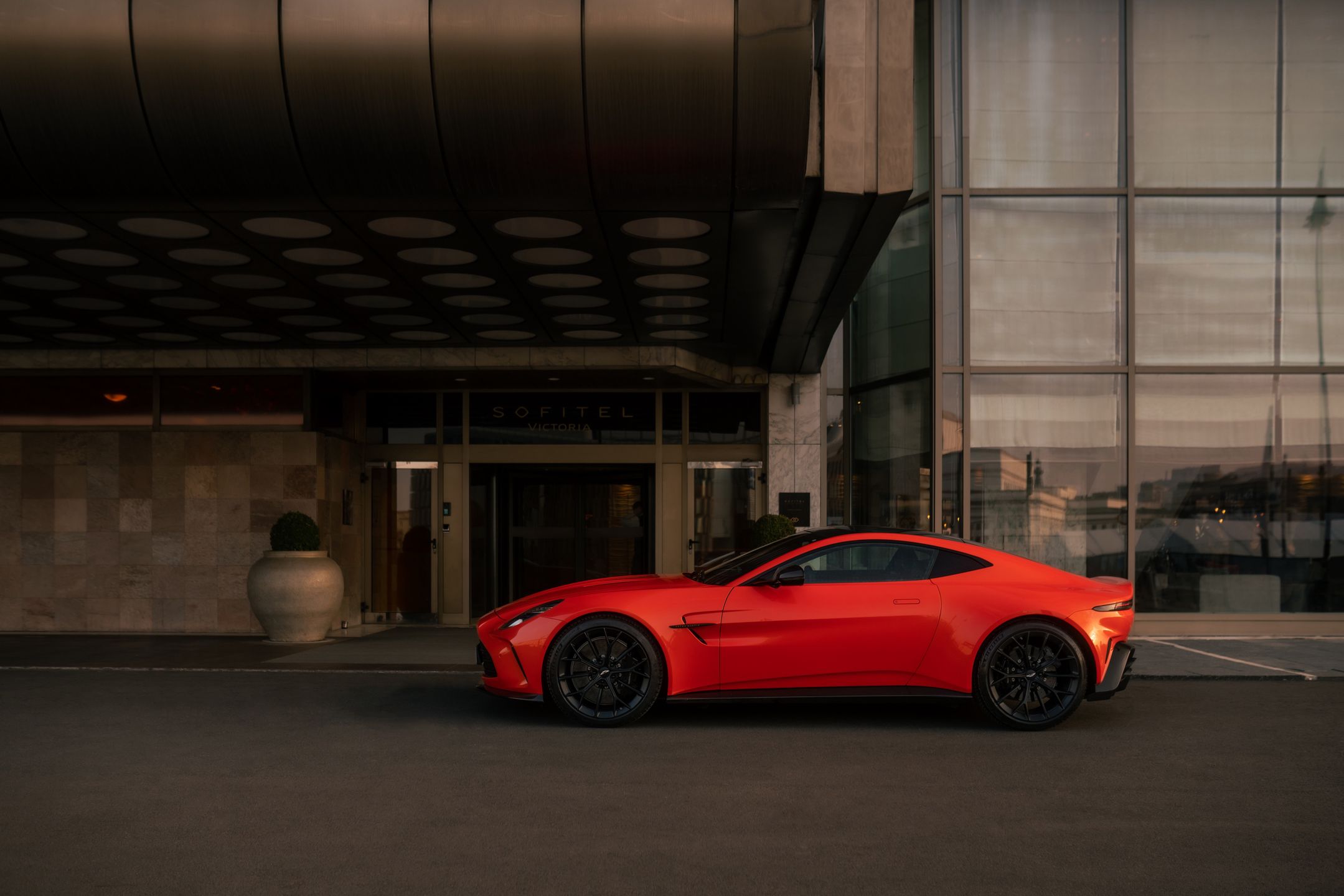 Aston Martin Vantage (2025)