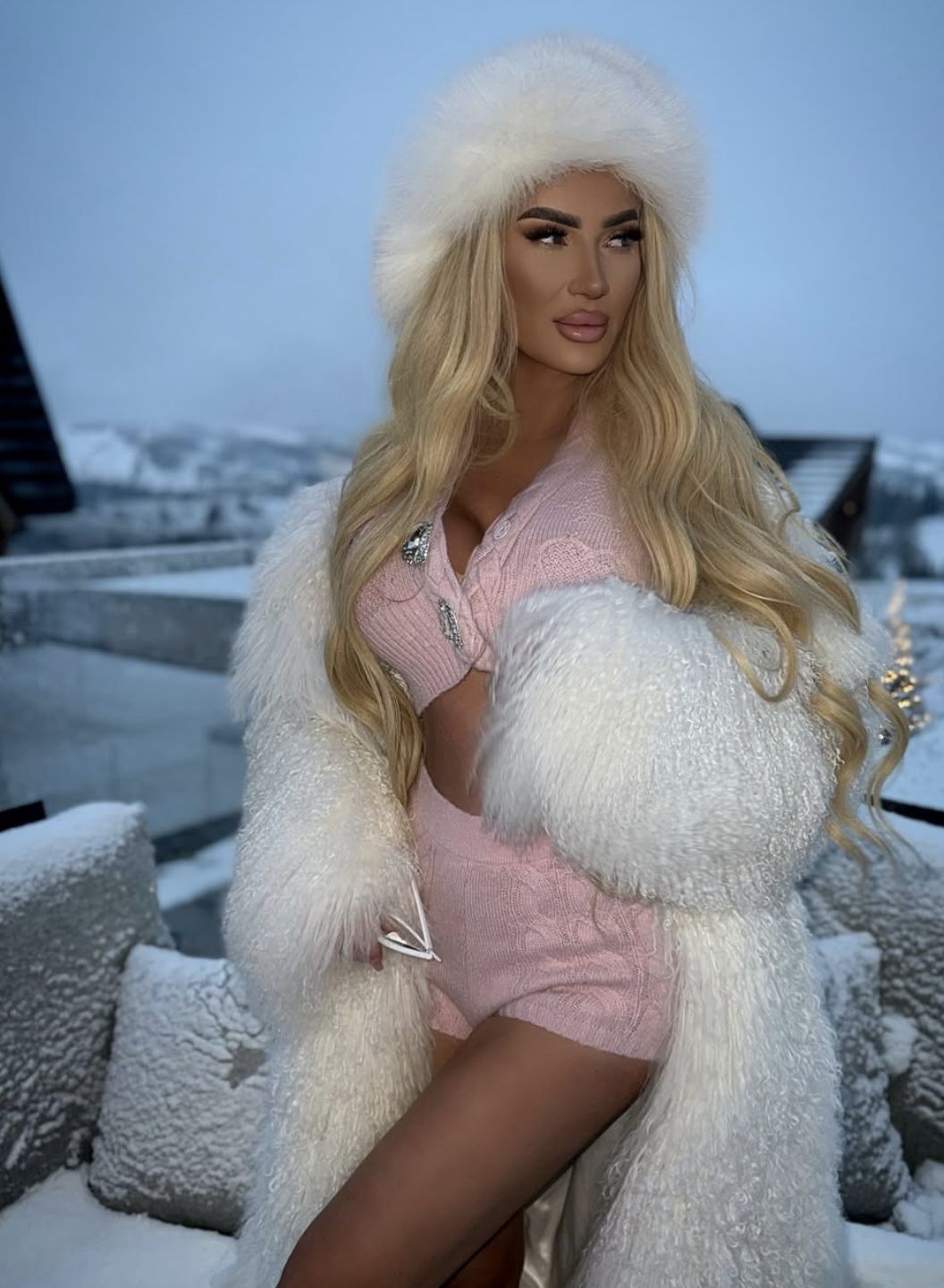 Izabela Macudzińska w kusych fatałaszkach