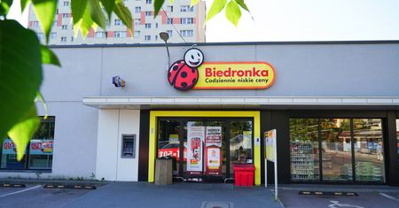 Biedronka znów zwróciła się do klientów, wojna cenowa trwa. "Gwarantujemy"