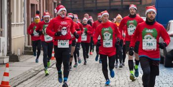 Toruń: Mikołaje opanują miasto. Kierowcy muszą liczyć się z utrudnieniami