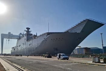Navantia rozpoczyna wymianę pędników na desantowcu Juan Carlos I