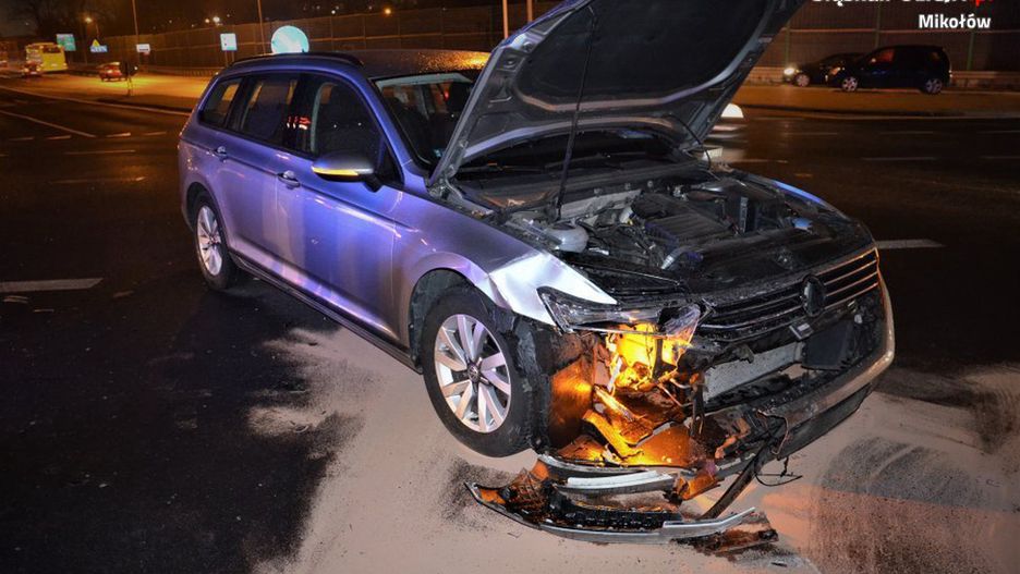 Mikołów. Skręcił w niedozwolonym miejscu i spowodował wypadek.