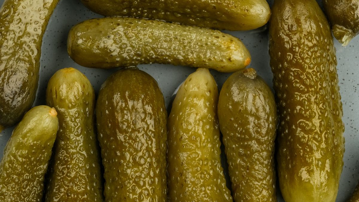 Wiele osób chce przyspieszyć proces fermentacji ogórków