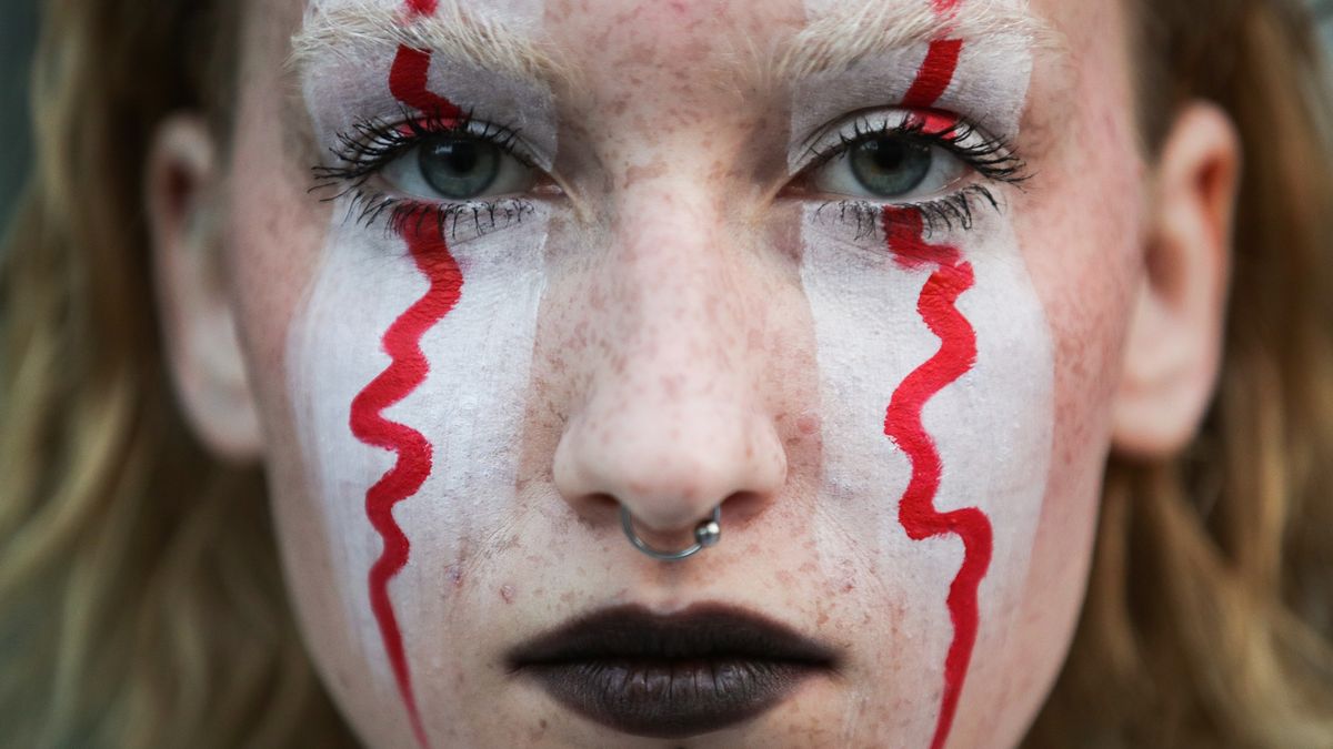 Zdjęcie dnia. Dziewczyna protestująca pod białoruską ambasadą w Moskwie 1