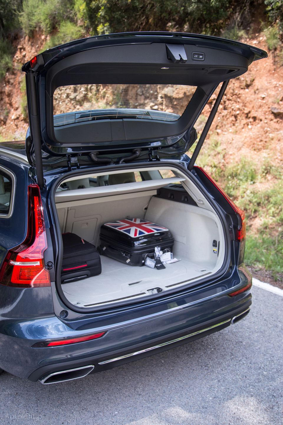 Volvo V60 D4 (2018) (fot. Mateusz Żuchowski)