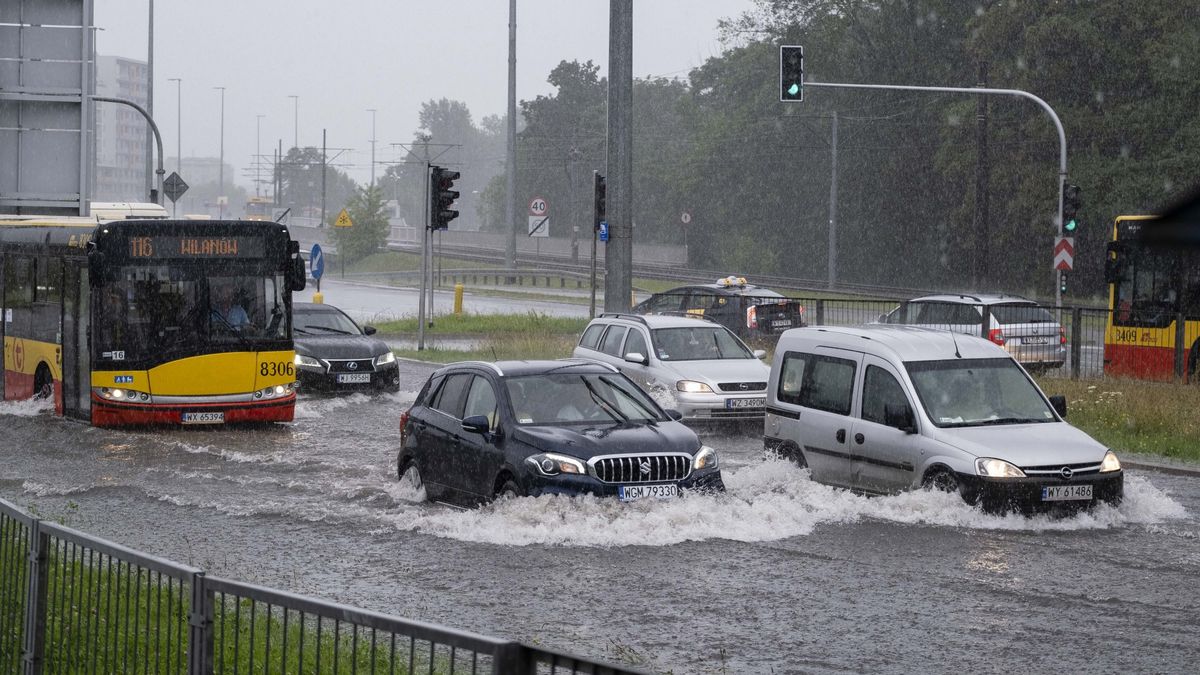 Warszawa zalana po ulewie