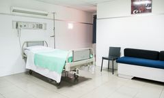 Lepsze warunki na SOR dla polityków KO? Media o specjalnym traktowaniu