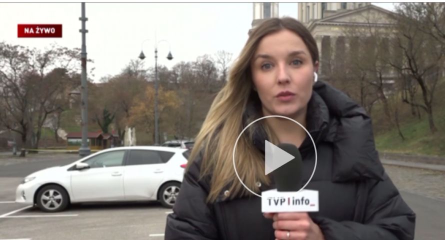 TVP niewpuszczona na szczyt z Nawrockim. Relację przeprowadzili z parkingu