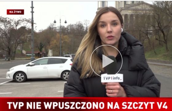 TVP niewpuszczona na szczyt z Nawrockim. Relację przeprowadzili z parkingu