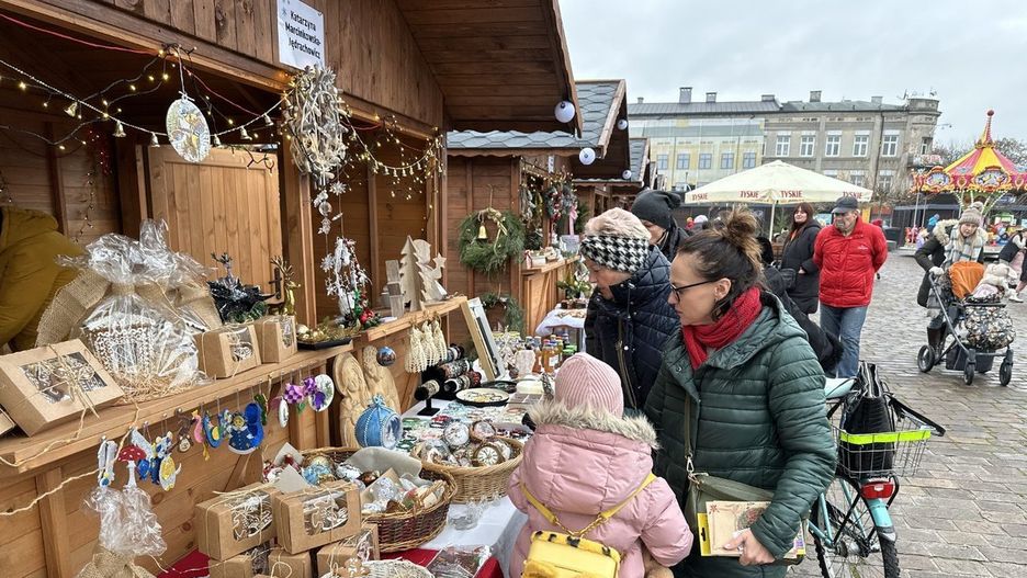 Jarmarki bożonarodzeniowe w Tomaszowie w trzy weekendy grudnia 2025. Nadchodzi prawdziwie świąteczny klimat