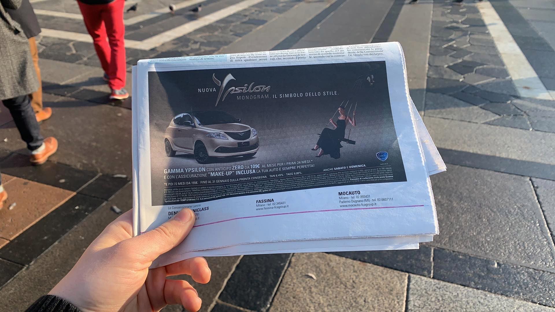 We włoskiej prasie ciągle można trafić na reklamy Lancii Ypsilon