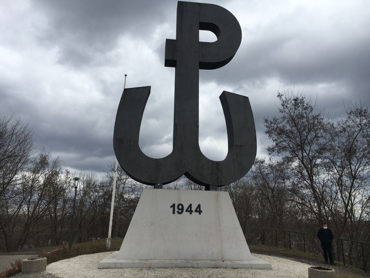 Warszawa. Chwała powstańcom, żywym radość. Kopiec Powstania Warszawskiego czekają zmiany