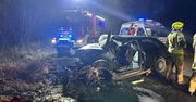 Kaczory: Groźny wypadek. Audi wypadło z drogi i uderzyło w drzewo