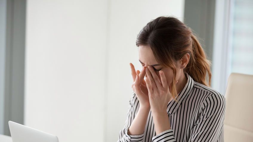 Migrena oczna, inaczej migrena siatkówkowa, to rzadki rodzaj migreny, z którą wiążą się przemijające i jednostronne zaburzenia widzenia.