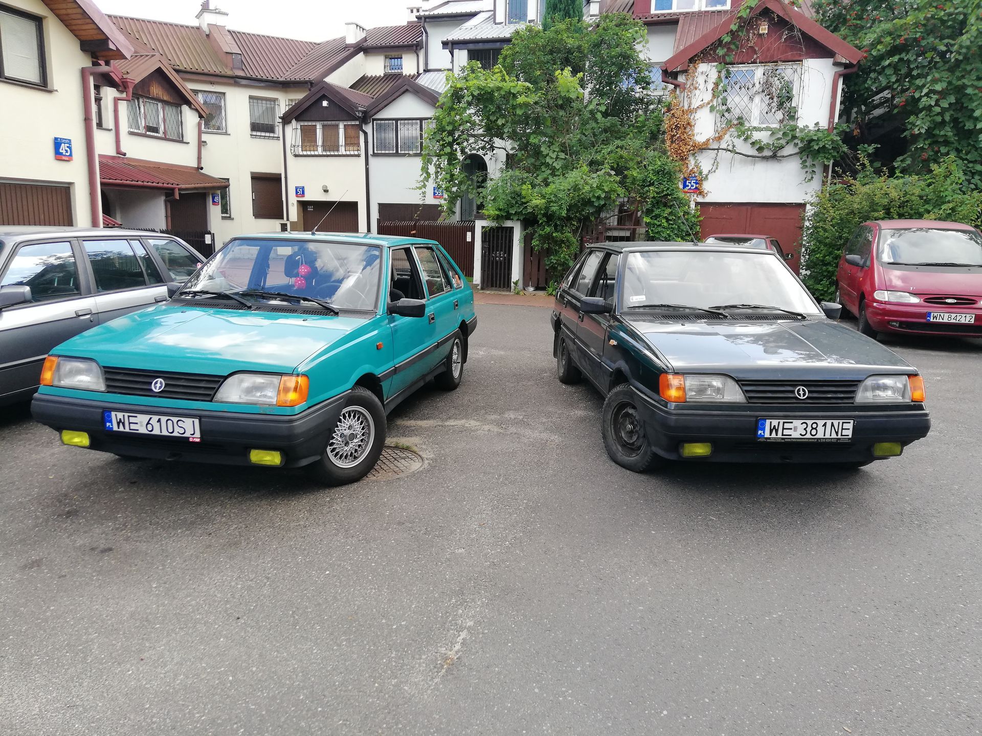 Pierwszego poloneza odkupił znajomy, dzięki czemu od czasu do czasu wpadał w odwiedziny