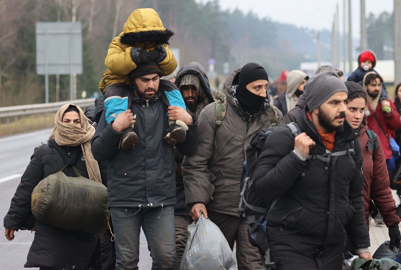 Migranci słyszą od białoruskich służb: "Albo rzucacie kamieniami, albo zabieramy wam dzieci"