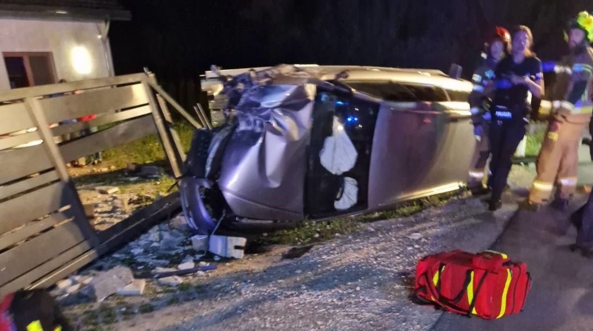 Pijany ukradł samochód. Rozbił go podczas brawurowej jazdy