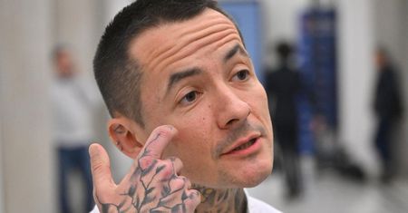 Orientacja Józefaciuka miała być na niego "hakiem" w Sejmie? "Miałbym rzekomo sprowadzać sobie facetów do hotelu poselskiego"