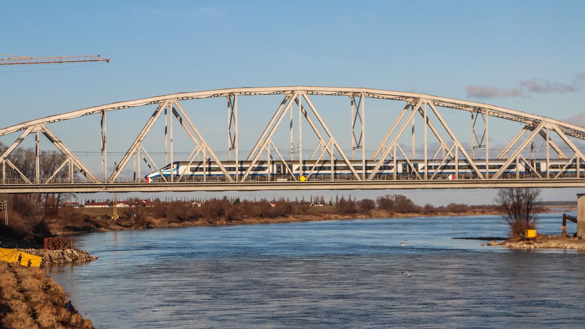 Najszybsze polskie pociągi - Pendolino - jeszcze nie wracają na swoje trasy. 
