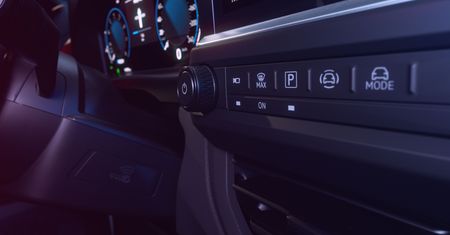 Pokazali wnętrze. Kultowe auto ma dwa gniazda 2300 W i możesz podłączyć piłę lub wiertarkę