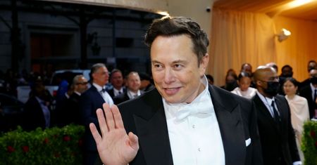 Elon Musk kupił Twittera i zwolni nawet tysiąc pracowników. Zdradził, co zrobi potem