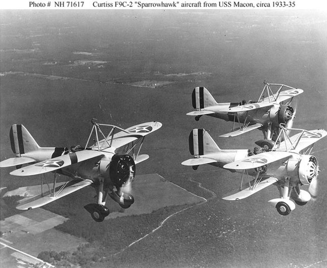 Klucz samolotów Curtiss F9C Sparrowhawk z USS Macon (Fot. History.Navy.mil)