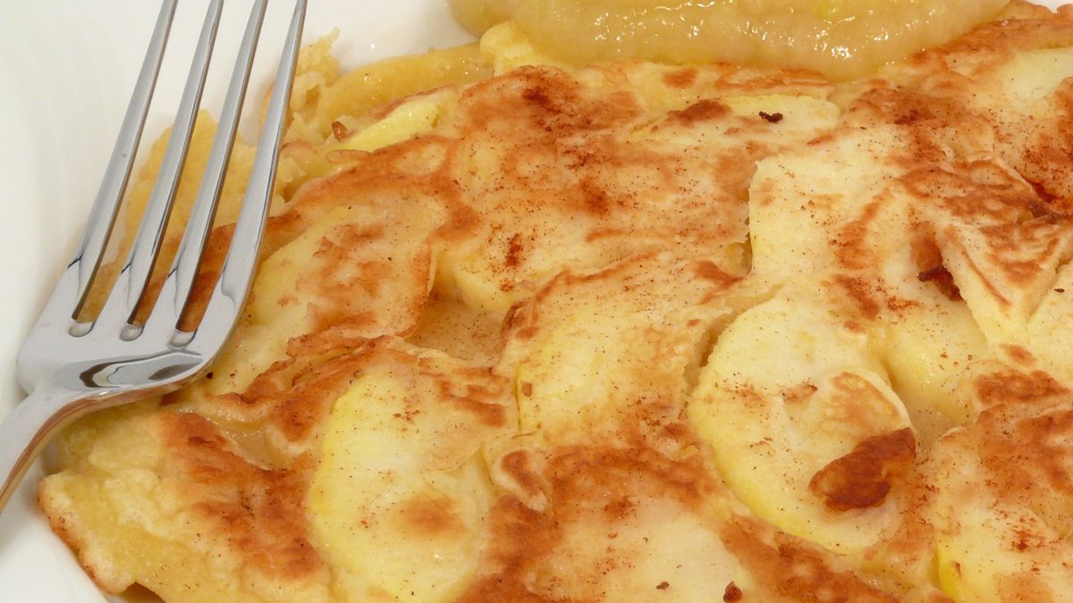 Omlet z jabłkami z powodzeniem zastąpi szybką szarlotkę