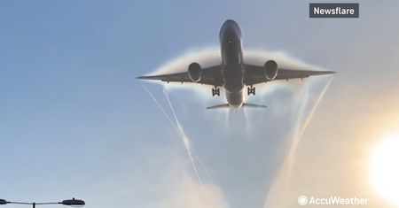 Samolot Boeing 777 podczas lądowania w Londynie. Nagranie świadka stało się hitem w sieci