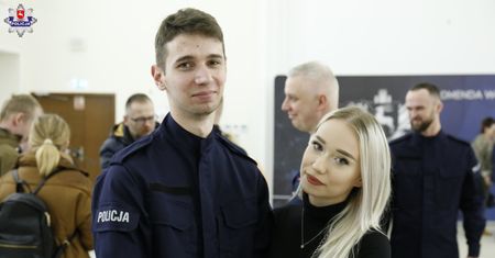 Stabilne zatrudnienie. Zostań policjantem. Policja rekrutuje chętne osoby do służby