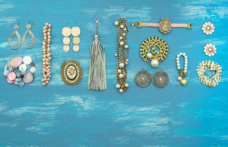 Stojak na biżuterię w wersji DIY. Świetny pomysł na prezent dla bliskiej osoby