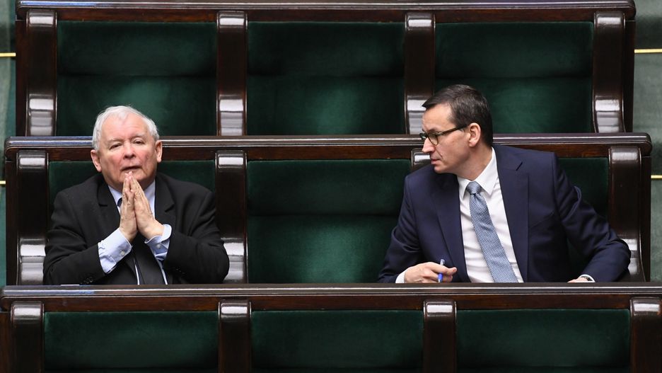 Kaczyński i Morawiecki mają ciężki orzech do zgryzienia