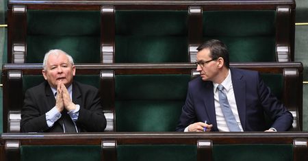 Kryzysowa narada w PiS. Zapadła decyzja, Kaczyński nie ma wyjścia. "Kompromis z UE w ciągu kwartału"