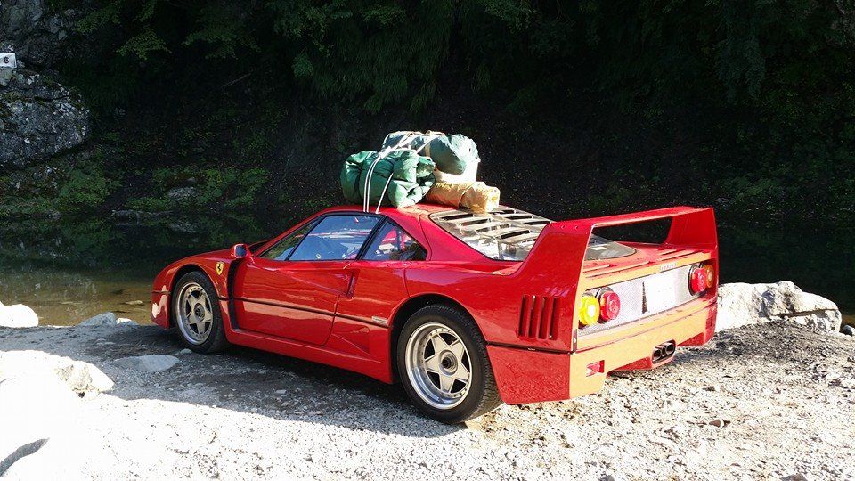 Zobacz jak się biwakuje z Ferrari F40 1