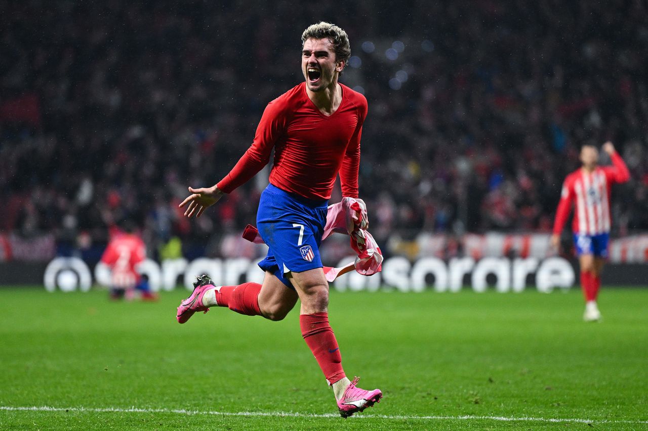 MADRID, SPAIN - JANUARY 18: Antoine Griezmann of Atletico de Madrid celebrates their team's third goal during the Copa del Rey Round of 16 match between Atletico Madrid and Real Madrid CF at Civitas Metropolitano Stadium on January 18, 2024 in Madrid, Spain. (Photo by David Ramos/Getty Images)