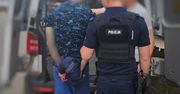 Ząbkowice: Zobaczył policjantów i próbował uciec przez okno dachowe. 34-latek był poszukiwany za rozbój
