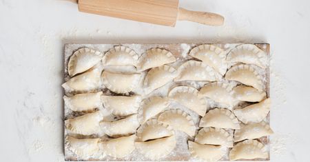Pierogi z kaszą gryczaną. Oryginalny obiad na każdą kieszeń