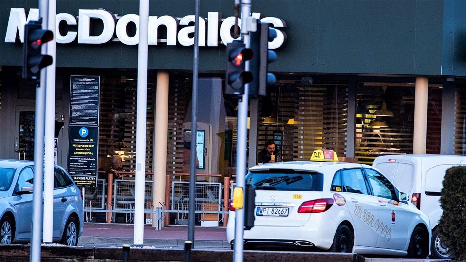 Ruch w fast foodach wciąż na dużym minusie. Według ekspertów, prognozy są jednak optymistyczne