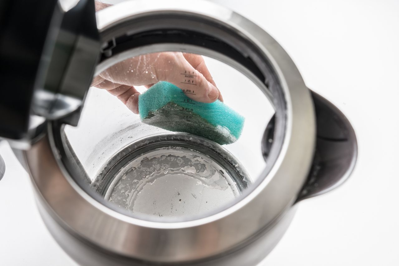 Protect your kettle from scale using just baking soda