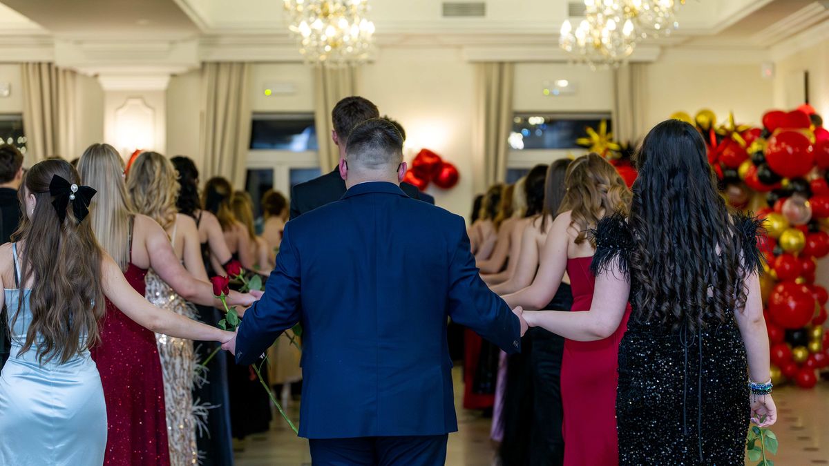 Uczniowie rezygnują z zapraszania nauczycieli na studniówkę