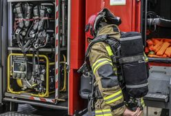 Lębork. Materac zapalił się od niedopałka. 19 osób ewakuowanych