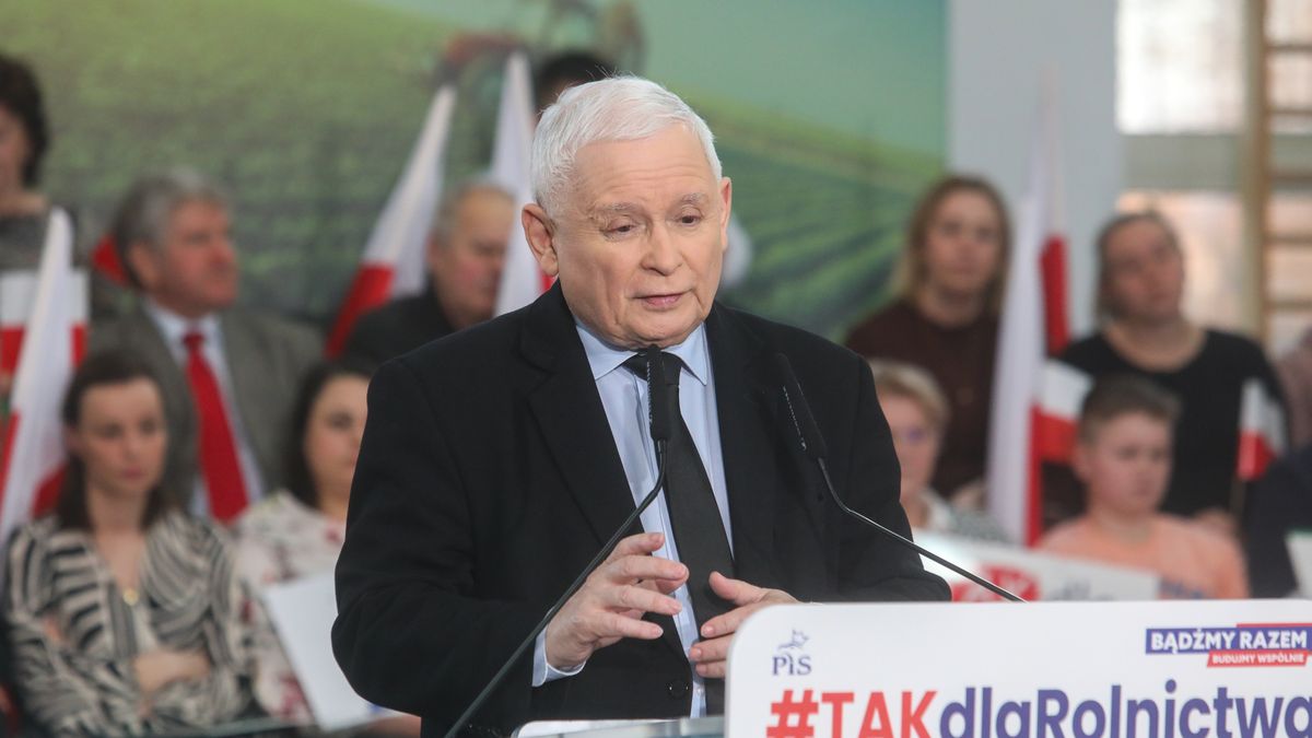 Śniadowo, 09.03.2024. Prezes PiS Jarosław Kaczyński przemawia podczas otwartego spotkania z mieszkańcami Śniadowa, 9 bm. (sko) PAP/Artur Reszko