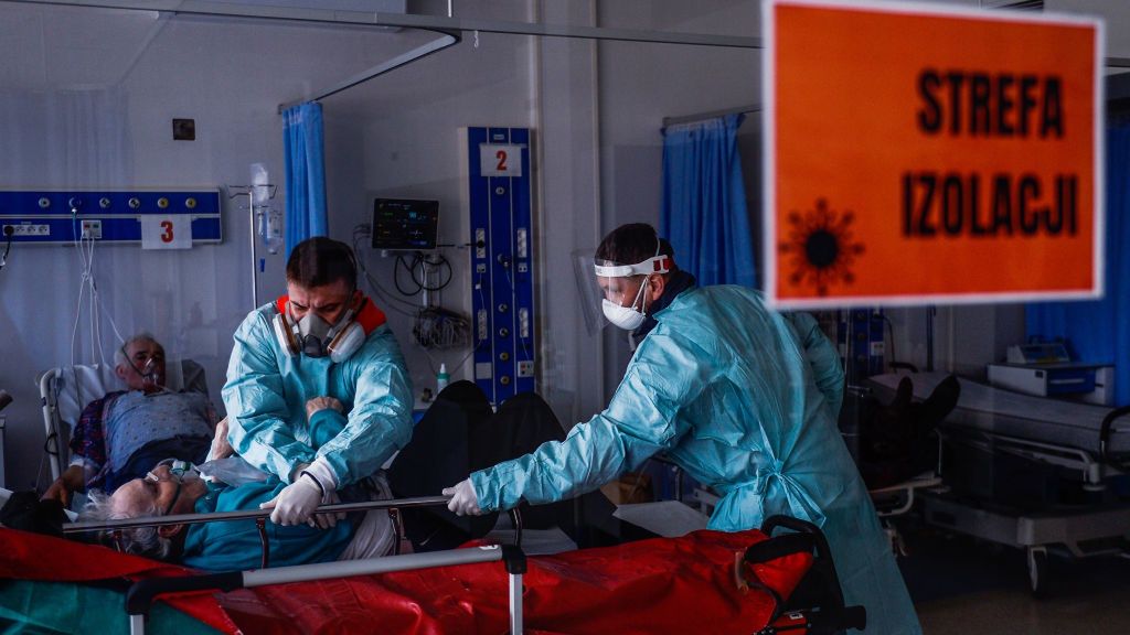 Naukowcy z UW obawiają się wzrostu zakażeń w Polsce