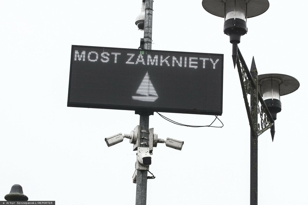 Most nie wytrzymał upału. Polewali go zimną wodą