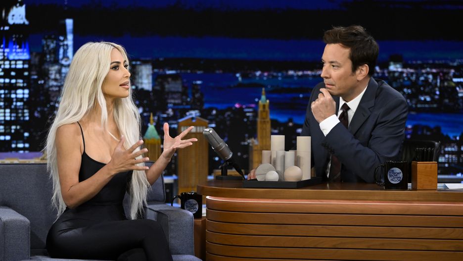 Kim Kardashian i Jimmy Fallon w "The Tonight Show"