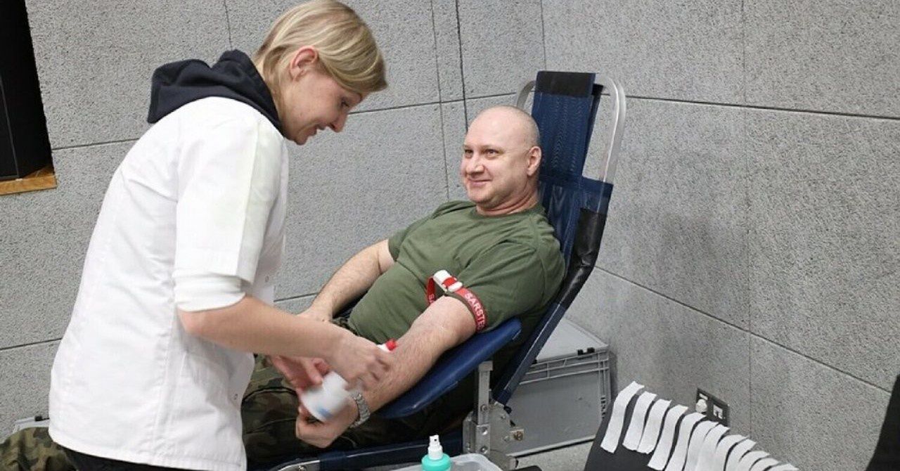 W Śremie będzie można oddać krew. Klub Honorowych Dawców Krwi PCK Garnizonu Śrem zaprasza do udziału w kolejnej akcji [zdjęcia]